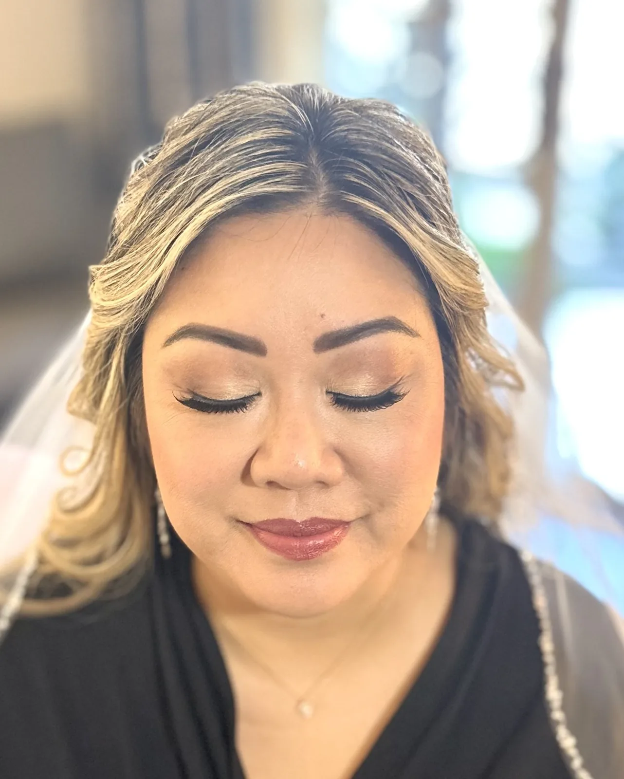 My softly shimmering eye makeup and bold brows on Tamara.